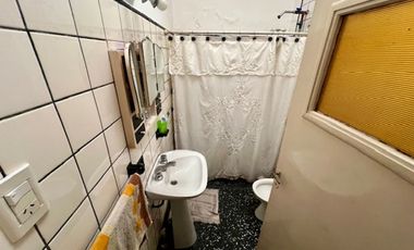 VENTA DE CASA EN LOTE PROPIO, JARDIN, COCHERA