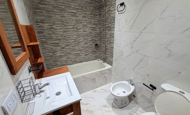 SE ALQUILA PH 2 AMB CON PATIO- A ESTRENAR-CASEROS