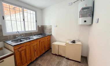 SE ALQUILA PH 2 AMB CON PATIO- A ESTRENAR-CASEROS
