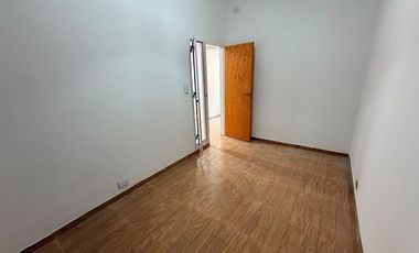 SE ALQUILA PH 2 AMB CON PATIO- A ESTRENAR-CASEROS