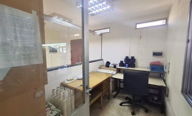 DEPÓSITO C/OFICINA VENTA V. LUGANO MUY BUEN ESTADO