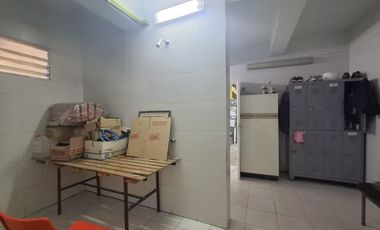 DEPÓSITO C/OFICINA VENTA V. LUGANO MUY BUEN ESTADO