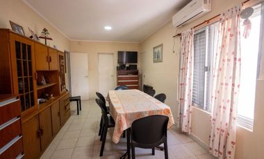 Casa 2 dorm, 2 baños, cochera y patio en S Jerónim