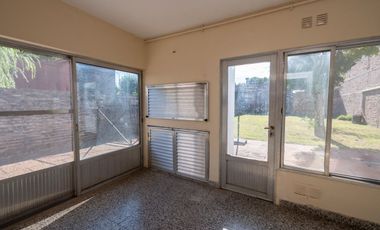 Casa 2 dorm, 2 baños, cochera y patio en S Jerónim