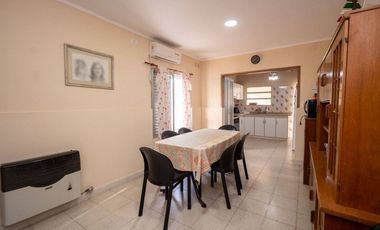 Casa 2 dorm, 2 baños, cochera y patio en S Jerónim