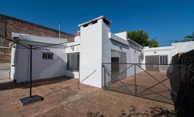 Casa 2 dorm, 2 baños, cochera y patio en S Jerónim