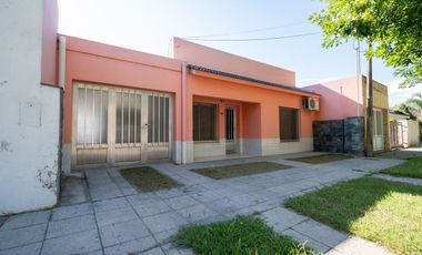 Casa 2 dorm, 2 baños, cochera y patio en S Jerónim