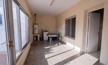 Casa 2 dorm, 2 baños, cochera y patio en S Jerónim