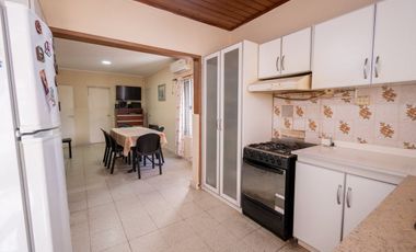 Casa 2 dorm, 2 baños, cochera y patio en S Jerónim