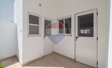 Casa al frente de 2 dormitorios en venta