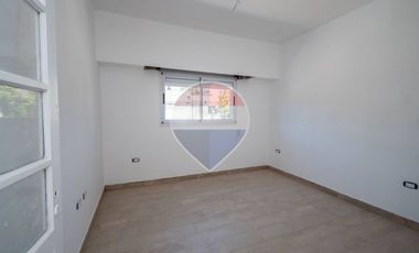 Casa al frente de 2 dormitorios en venta