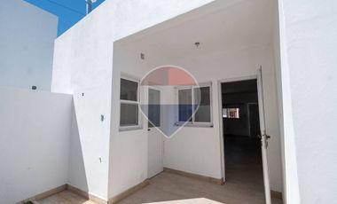 Casa al frente de 2 dormitorios en venta