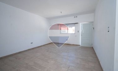 Casa al frente de 2 dormitorios en venta