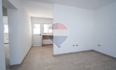 Casa al frente de 2 dormitorios en venta