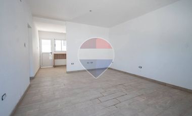 Casa al frente de 2 dormitorios en venta
