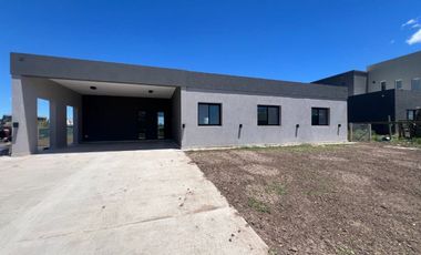 QUINTA VENTA 5 AMBIENTE CON PILETA A ESTRENAR