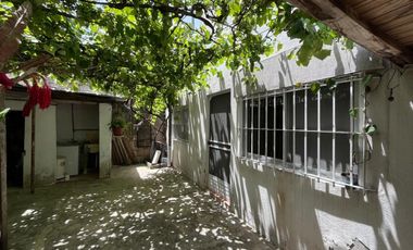 Casa en Alquiler 3 ambientes en Banfield