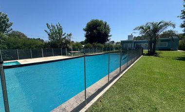 CASA QUINTA EN VENTA CON PARQUE Y PILETA