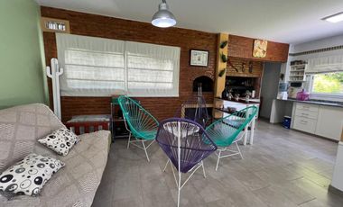 CASA QUINTA EN VENTA CON PARQUE Y PILETA