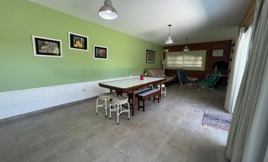 CASA QUINTA EN VENTA CON PARQUE Y PILETA
