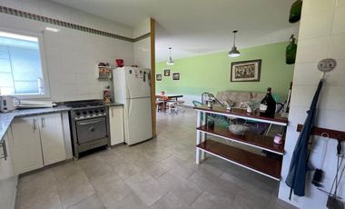 CASA QUINTA EN VENTA CON PARQUE Y PILETA