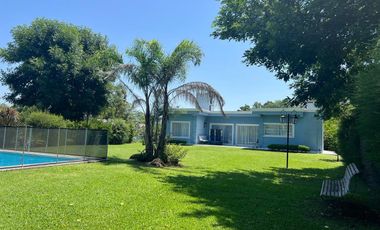 CASA QUINTA EN VENTA CON PARQUE Y PILETA