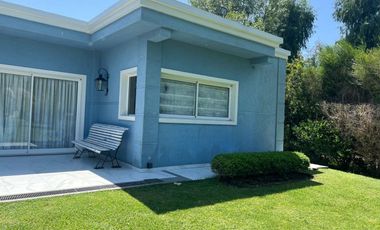 CASA QUINTA EN VENTA CON PARQUE Y PILETA