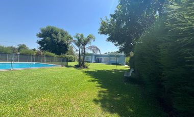 CASA QUINTA EN VENTA CON PARQUE Y PILETA