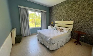 CASA QUINTA EN VENTA CON PARQUE Y PILETA