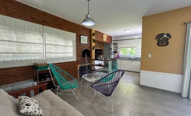 CASA QUINTA EN VENTA CON PARQUE Y PILETA