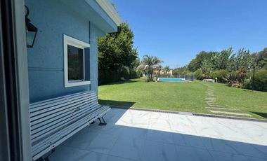 CASA QUINTA EN VENTA CON PARQUE Y PILETA