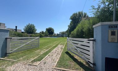 CASA QUINTA EN VENTA CON PARQUE Y PILETA