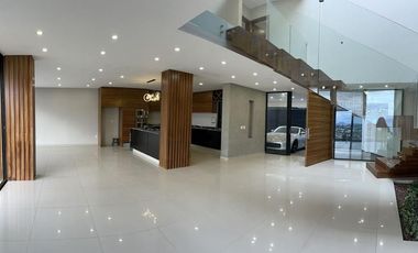 Paraisos del Tesoro Casa con hermosa vista en venta