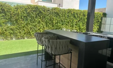 Casa en Venta con Habitación en Planta Baja en Zona Viñedos, Torreón
