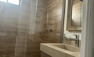 Casa en Venta con Habitación en Planta Baja en Zona Viñedos, Torreón