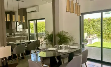 Casa en Venta con Habitación en Planta Baja en Zona Viñedos, Torreón