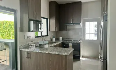 Casa en Venta con Habitación en Planta Baja en Zona Viñedos, Torreón