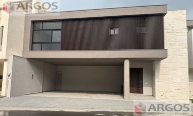 CASA EN VENTA EN ALTARES RESIDENCIAL