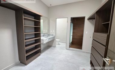 CASA EN VENTA EN ALTARES RESIDENCIAL