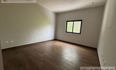 CASA EN VENTA EN ALTARES RESIDENCIAL