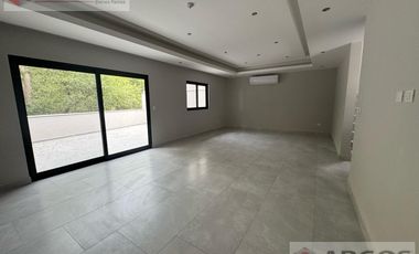 CASA EN VENTA EN ALTARES RESIDENCIAL
