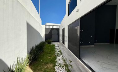 Gánala! CASA DE UN SOLO NIVEL en RENTA