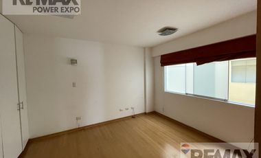 Duplex 1° y 2° piso frente al Jockey Plaza en SURCO