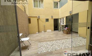 Duplex 1° y 2° piso frente al Jockey Plaza en SURCO
