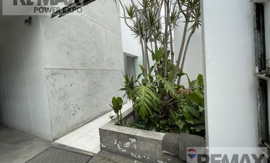 Duplex 1° y 2° piso frente al Jockey Plaza en SURCO