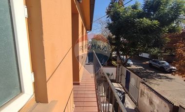 Oficina luminosa en barrio tranquilo Ñuñoa