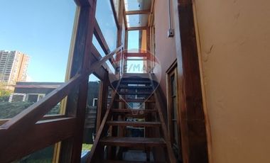 Oficina luminosa en barrio tranquilo Ñuñoa
