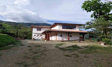 FINCA EN ARRIENDO UBICADA EN COPACABANA SECTOR VEREDA ZARZAL