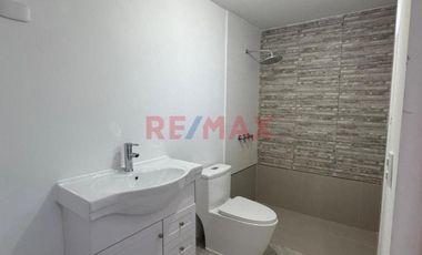 Vendo Departamento 111 M2 En 2Do Piso Frente A Parque En Surco