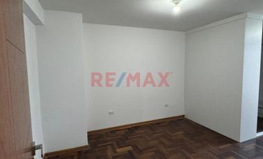 Vendo Departamento 111 M2 En 2Do Piso Frente A Parque En Surco